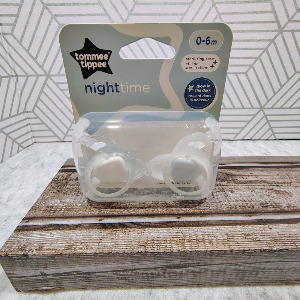 Tommee Tippee Nighttime Glow Pacifiers 0–6M BPA Free LOT OF 3 (6 Total) NEW - Picture 2 of 5